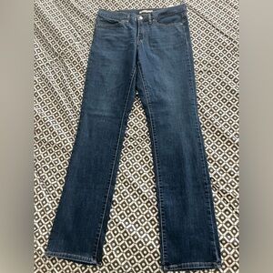 Women’s straight leg Levi’s Jeans